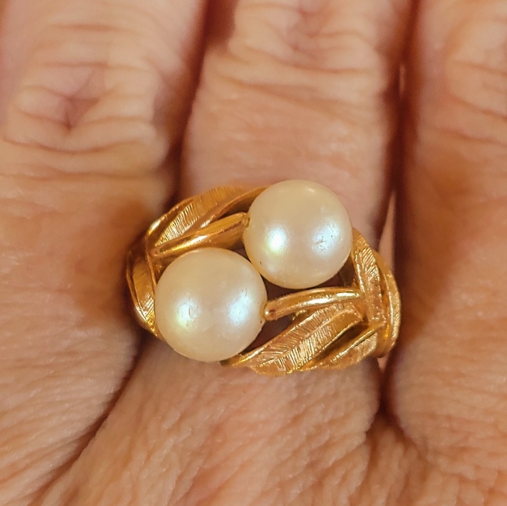 Georgous Vintage Avon Faux Pearl Ring Size 7